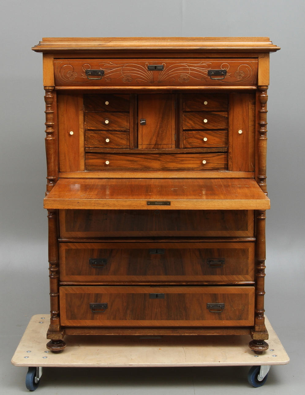 CHIFFONJÉ, 1900-talets början.