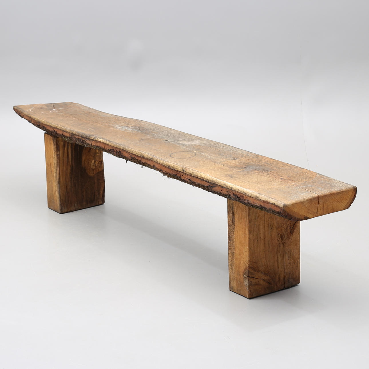 BÆNK, massivt træ.