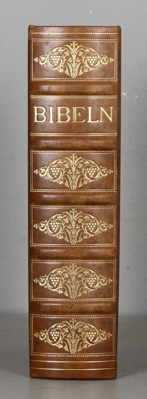 FAMILJEBIBEL, 1917 års översättning tillägnad Gustav V.