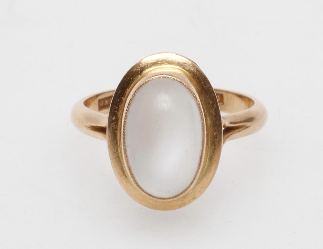 RING, 18k guld med vit sten, Bohlin Hovjuvelerare Ab Einar, Linköping 1984, tot vikt ca 6,1 gram.