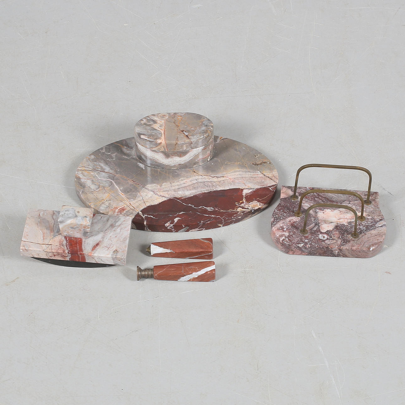 SCHREIBTISCH-SET, Marmor, 20. Jahrhundert.