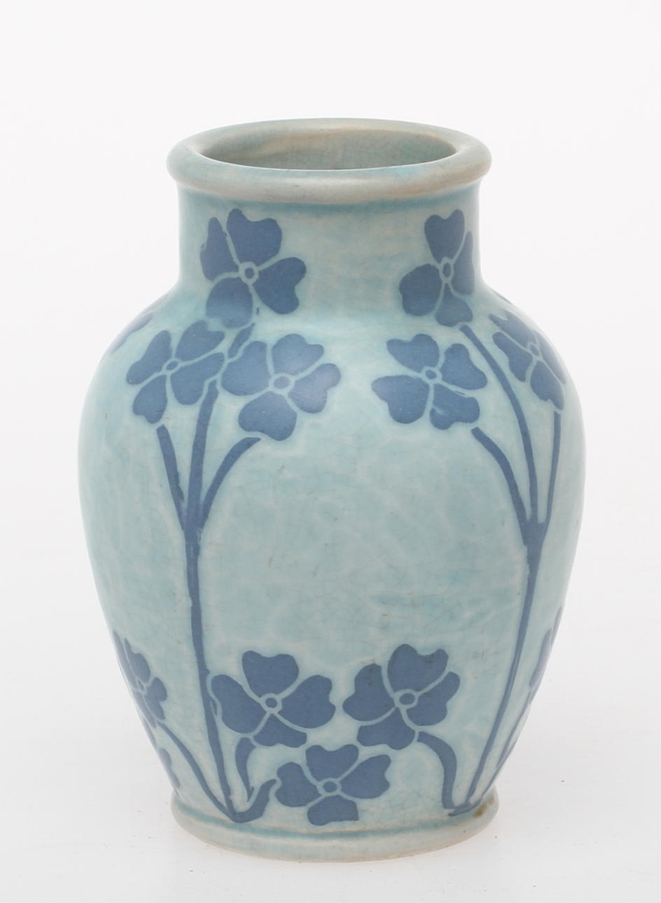 VAS, keramik, "Sgraffito" Elsa Engeström för Gustavsberg, signerad samt daterad 1912.