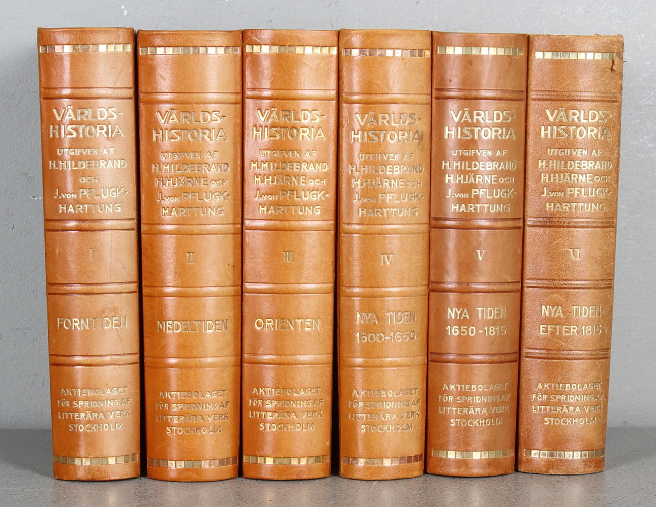 VÄRLDSHISTORIA, 6 band. Hans Hidebrand, J. von Pflugk-Hartung och Harlad Hjärne, AB för spridning af litterära verk, Stockholm.