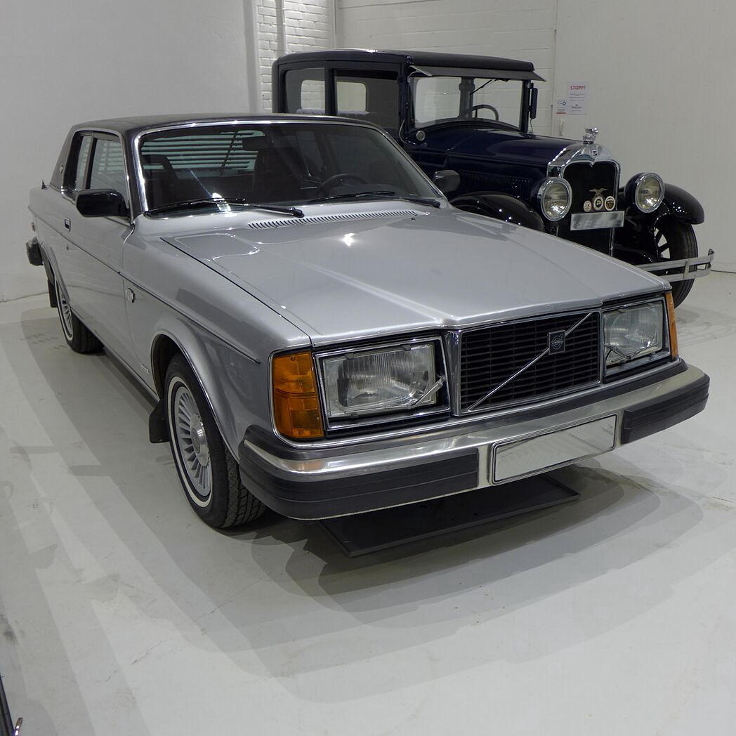 VOLVO 262 BERTONE 1978.