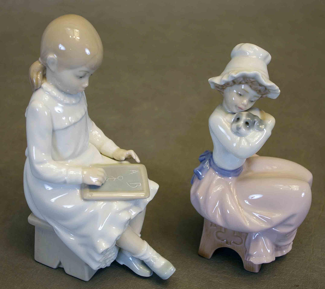 PORSLINSFIGURER, 2 stycken, Nau.