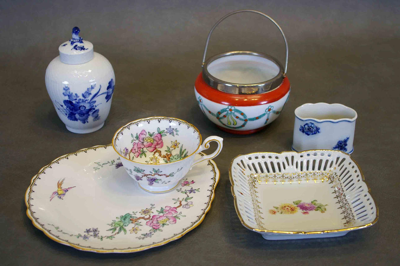 FRUKOSTKOPP, LOCKURNA M.M.