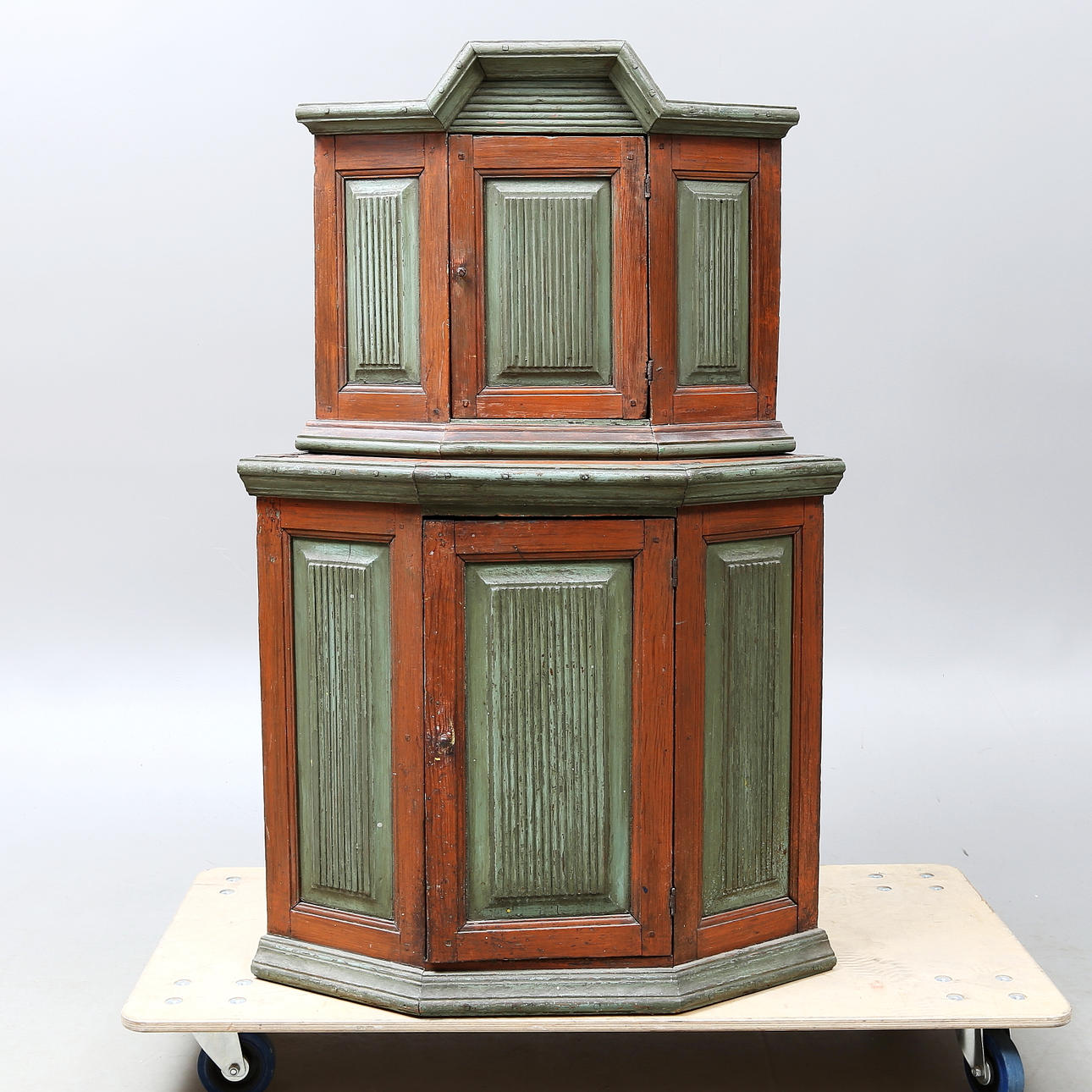 CORNER CABINET, folklore, 18th century.