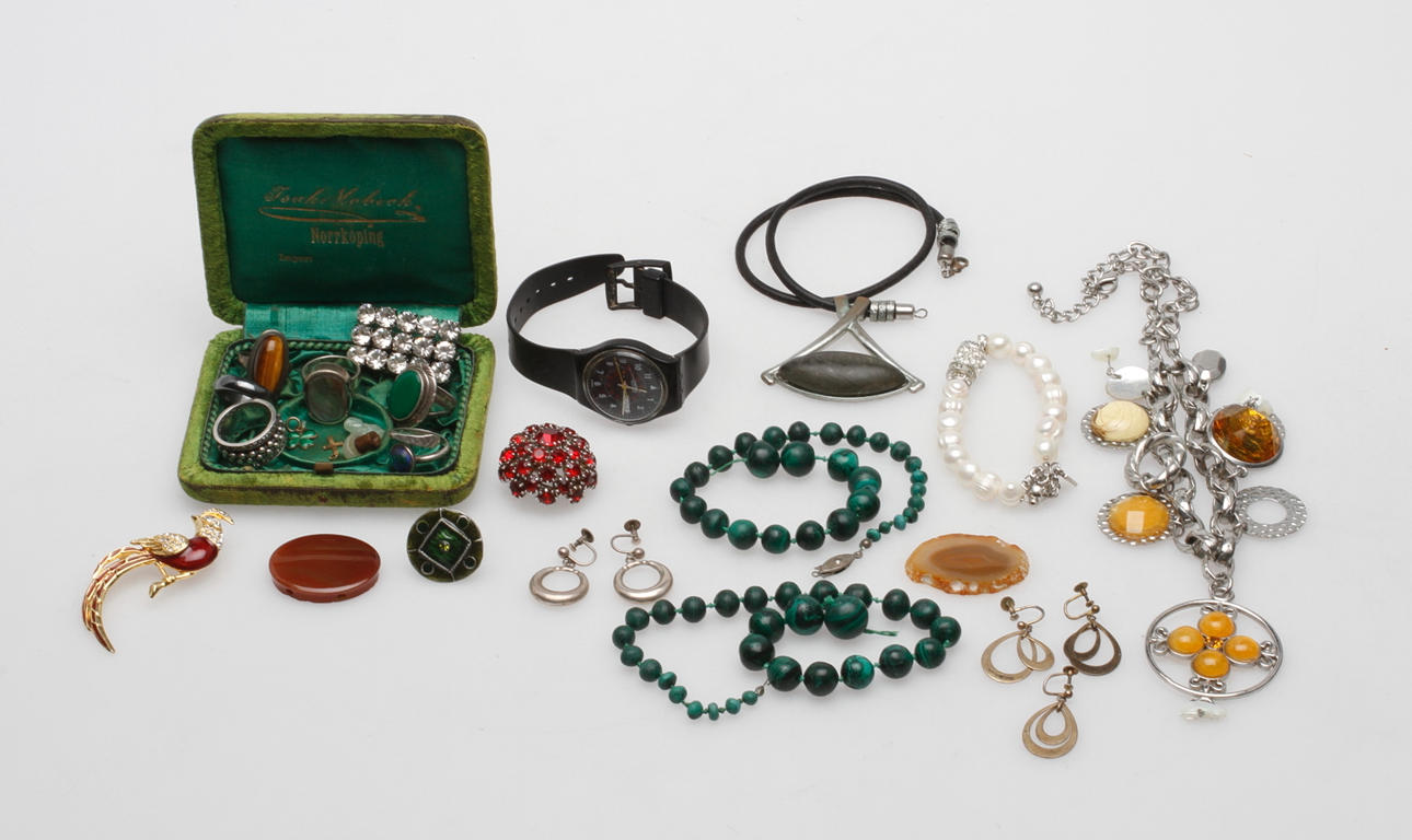 SMYCKEN och ARMBANDSUR bl.a. silver, malakit.
