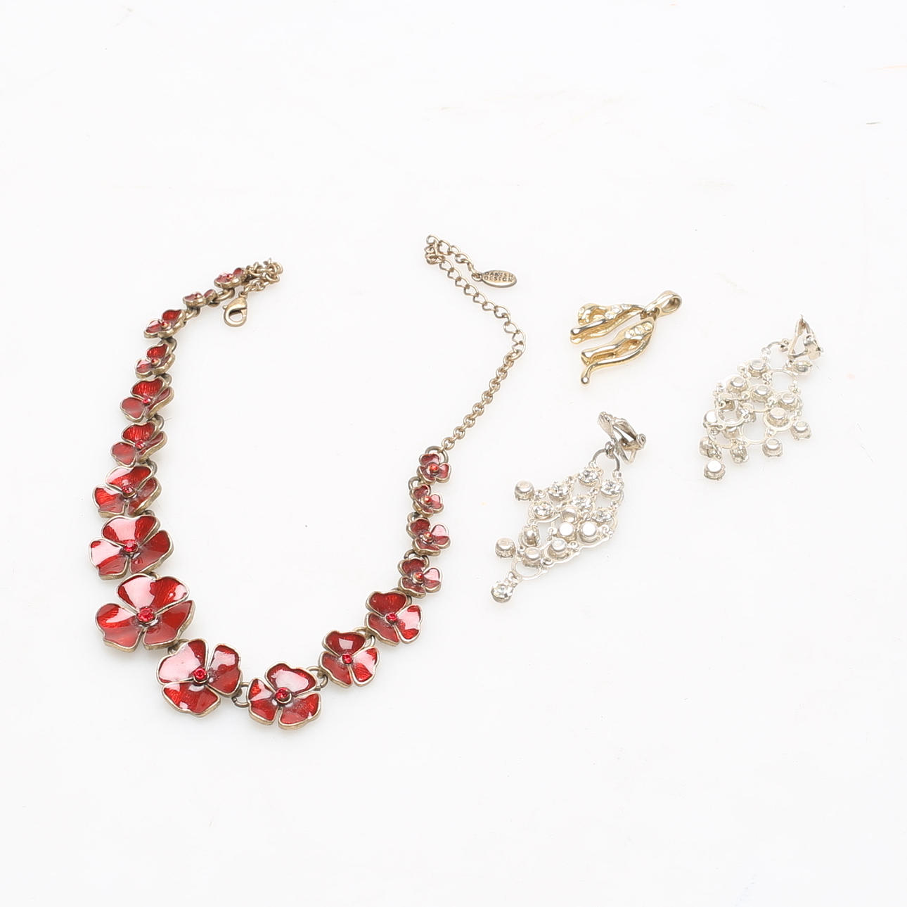 KORUT, 3 osaa, mukaan lukien Pilgrim.