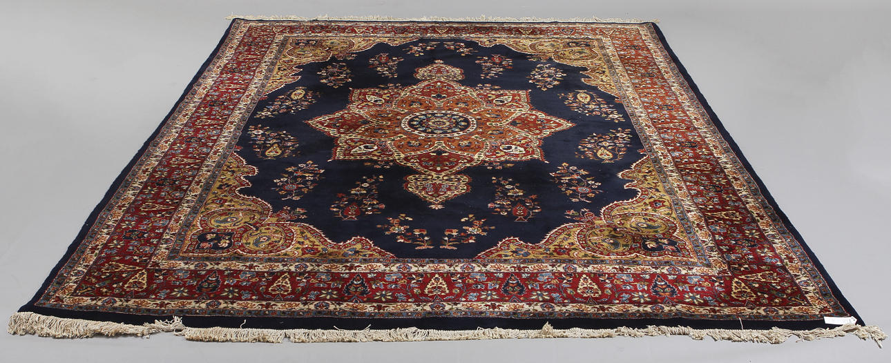 ORIENTALISK MATTA, Benares, Indien, 410 x 298 cm.