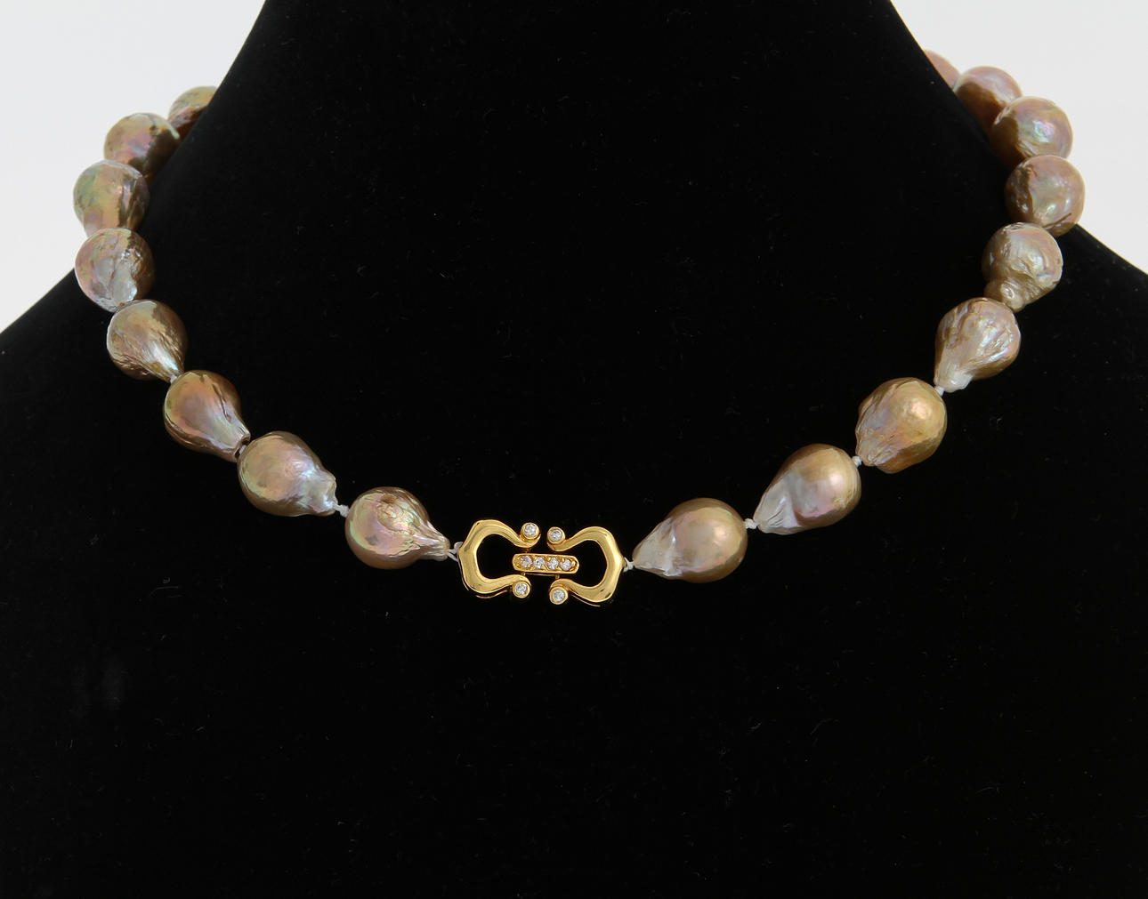 PÄRLCOLLIER.