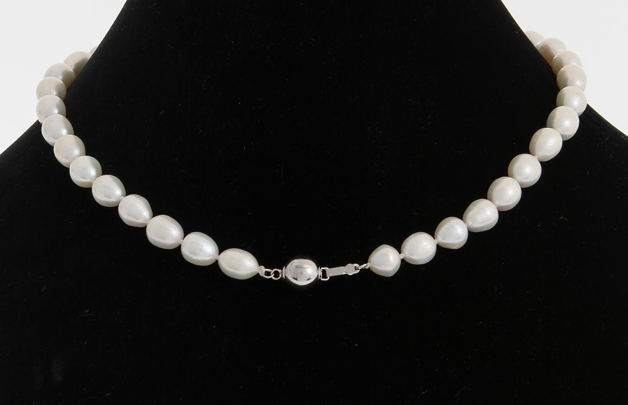 PÄRLCOLLIER.
