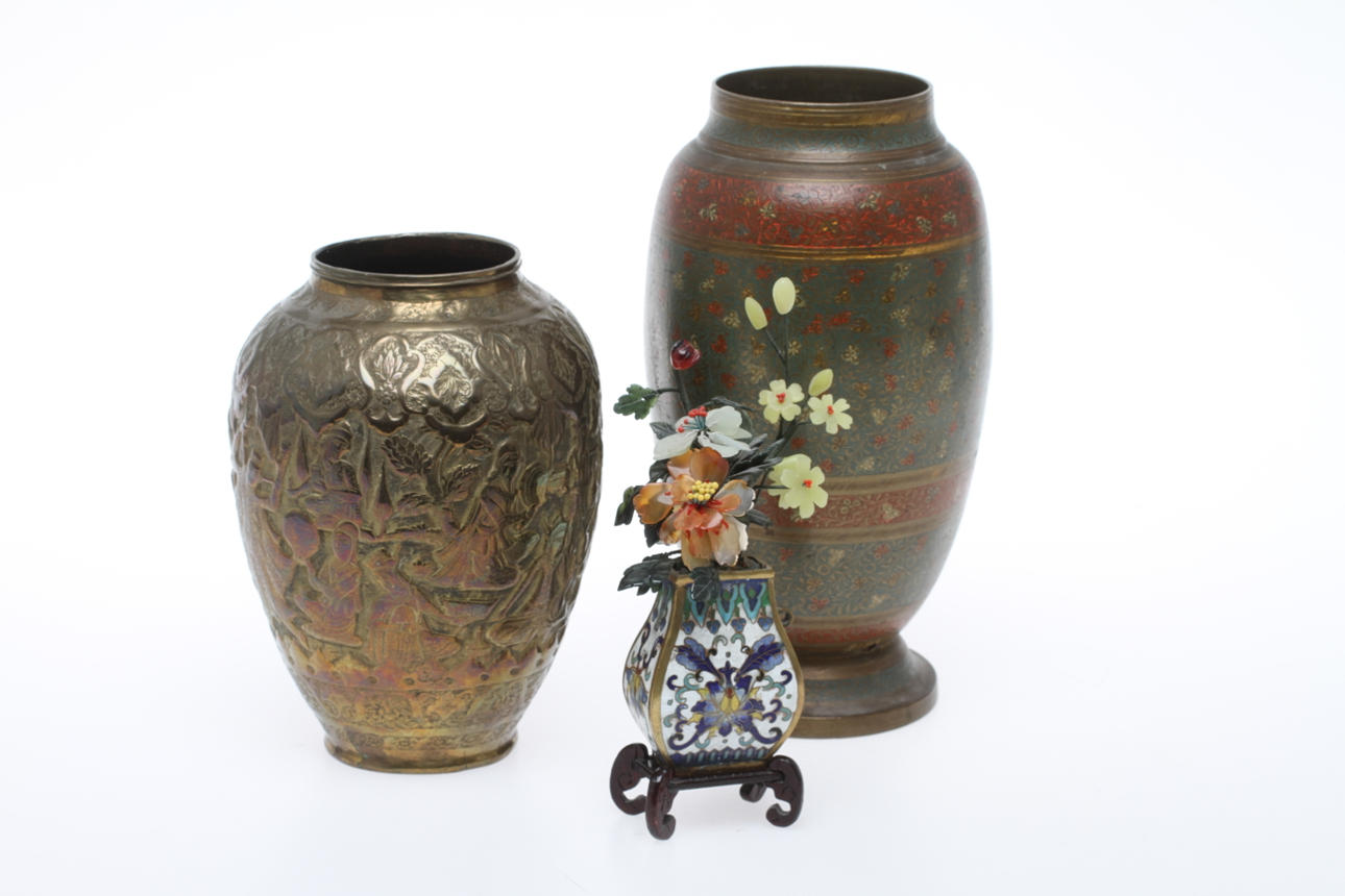 VASER, 3 st, orientaliska, bland annat cloissone, 1900-tal.