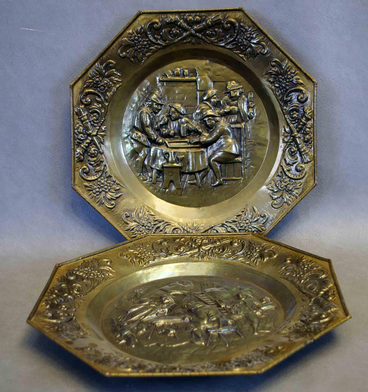 VÄGGPLÅTAR, 1 par, mässing, sekelskiftet 18/1900.