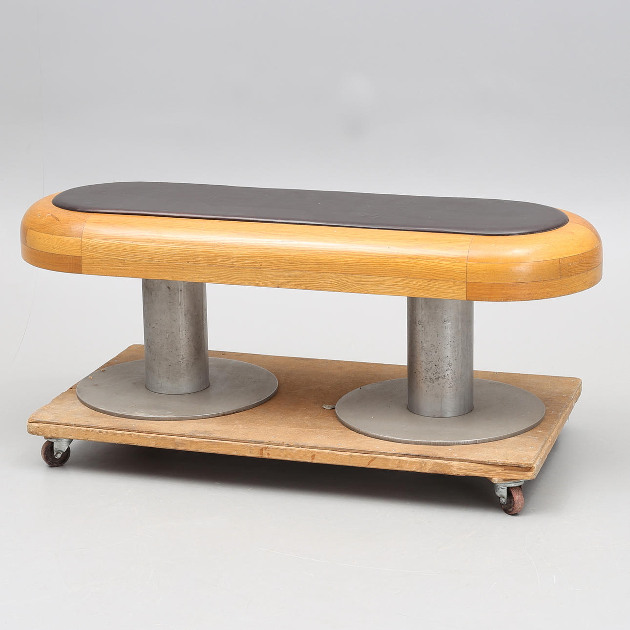 BANCO, procedente de estación de tren.