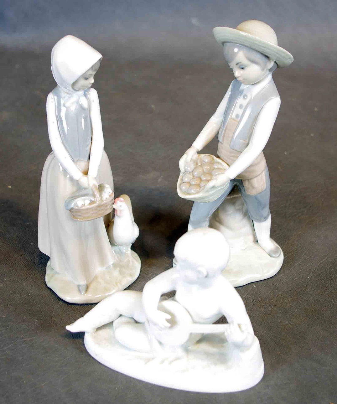 PORSLINSFIGURER, 3 stycken, Spanien varav 2 Zaphir.