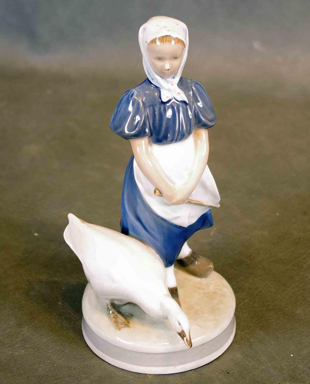 PORSLINSFIGUR, gåsaflicka, Royal Copenhagen.