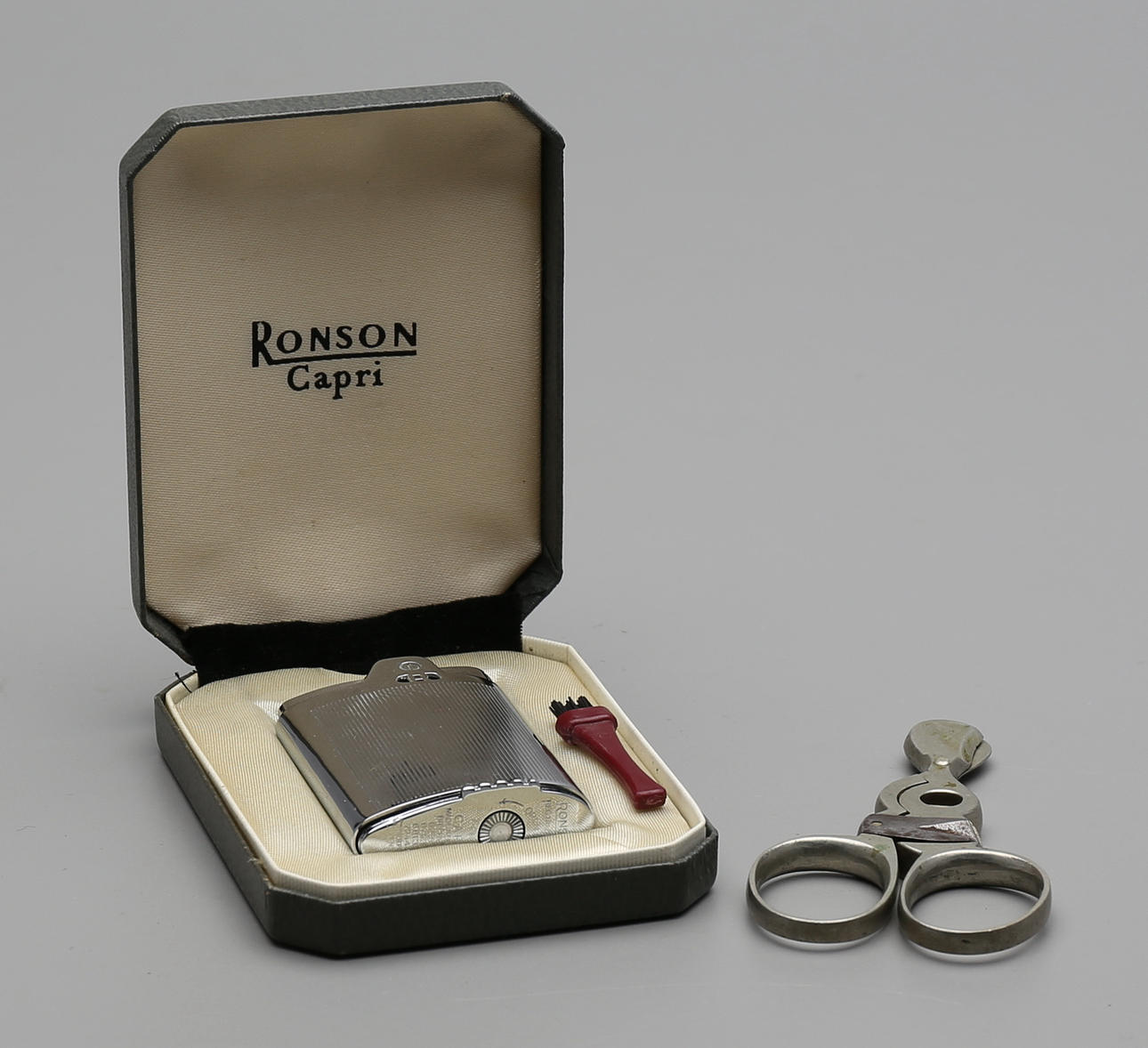 TÄNDARE, Ronson Capri, samt CIGARRSNOPPARE.