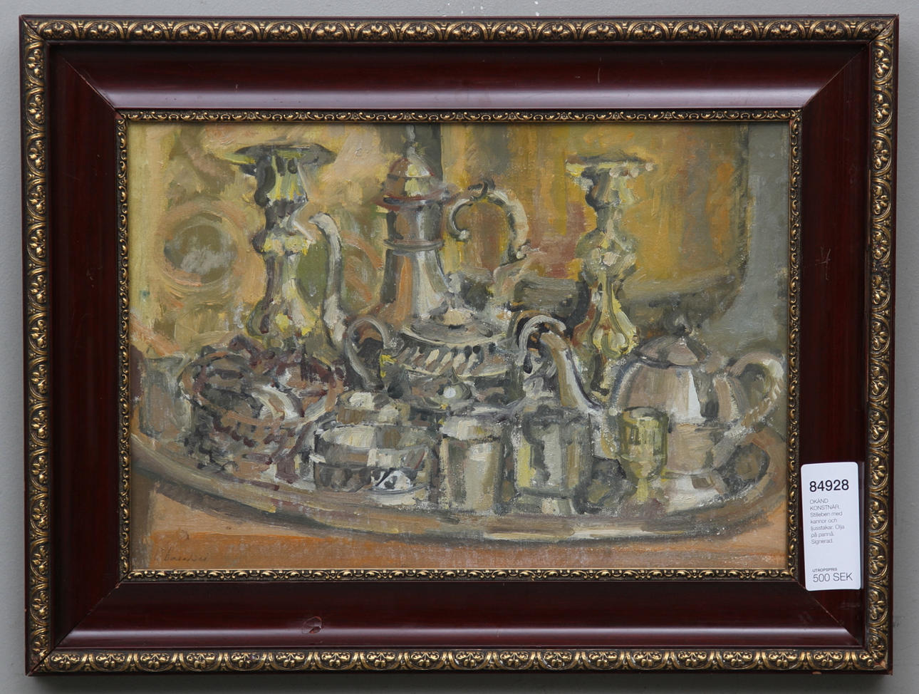 OKÄND KONSTNÄR. Stilleben med kannor och ljusstakar. Olja på pannå. Signerad.