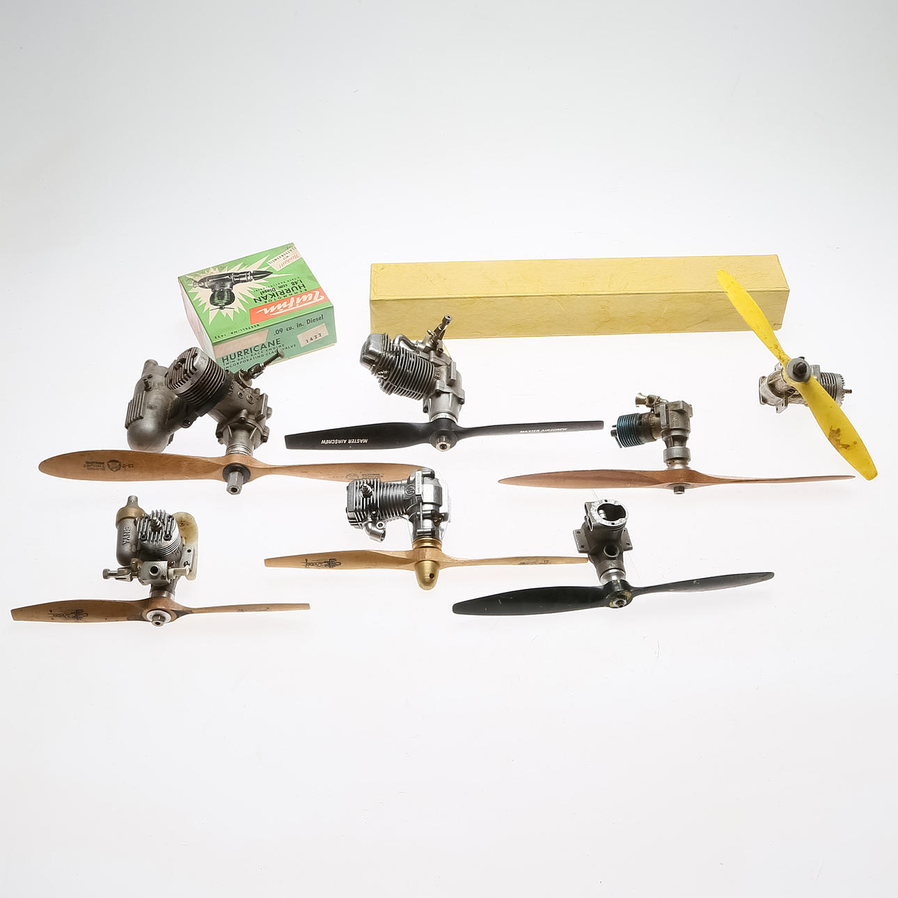 SAMLING delar till modellflygplan.