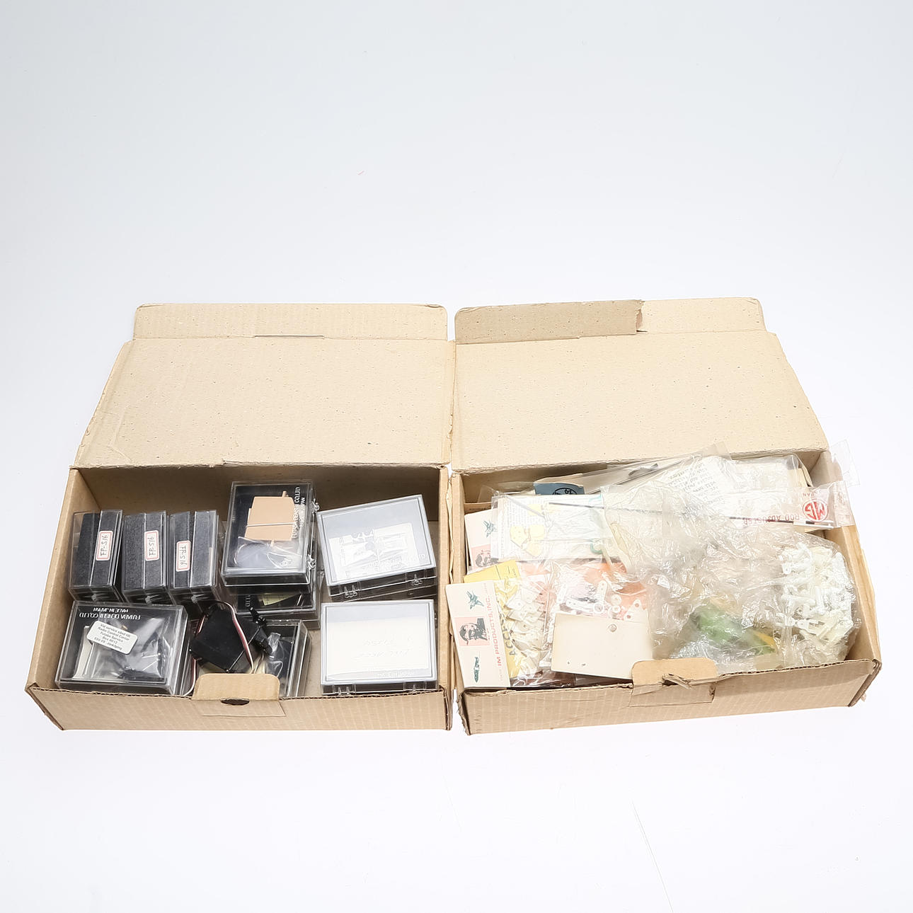 SAMLING, reservdelar till modellflygplan.