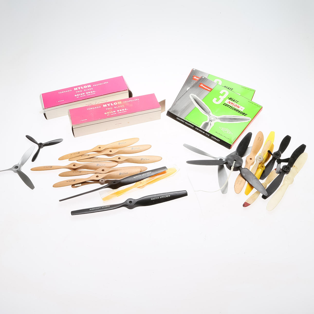 SAMLING, reservdelar till modellflygplan.