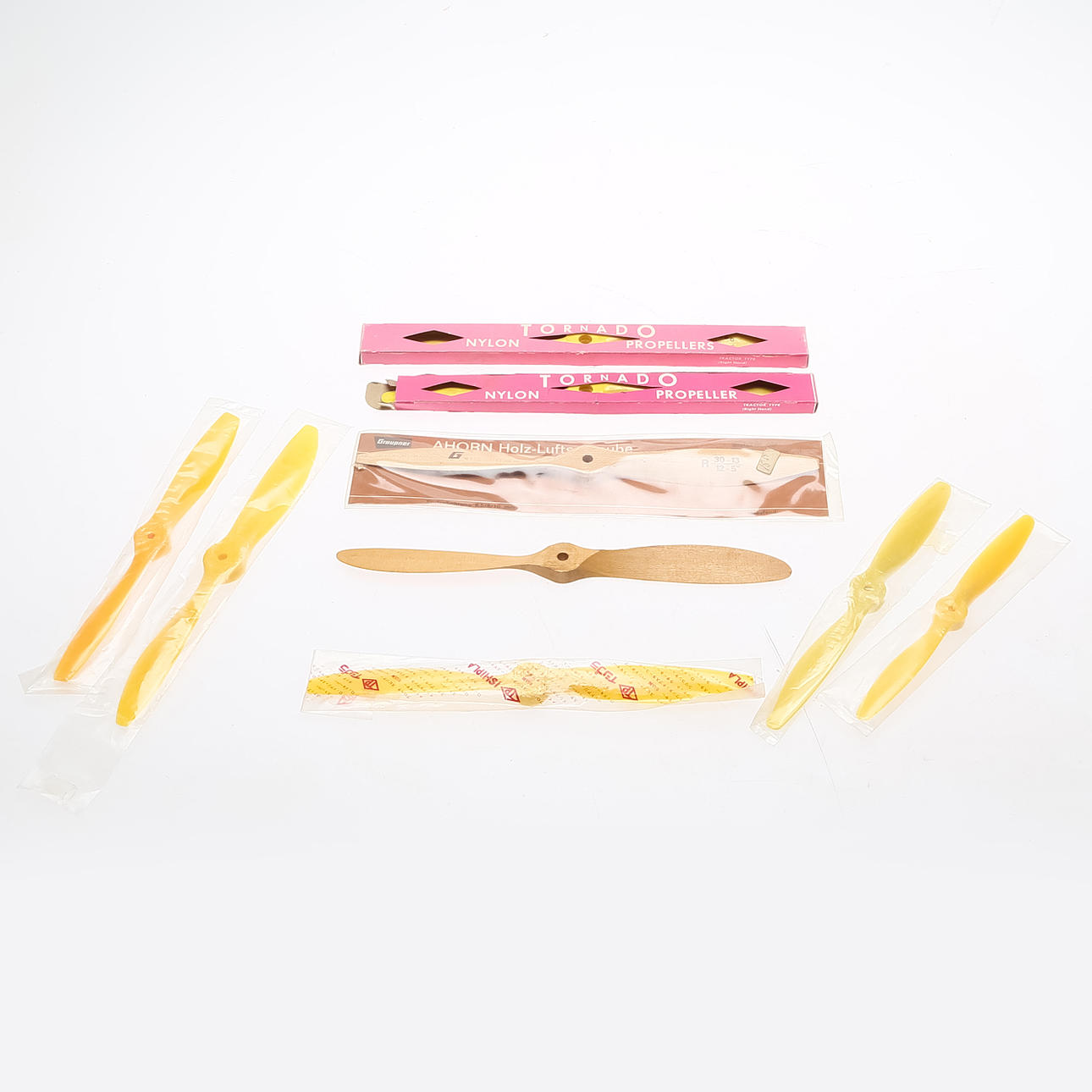 SAMLING, reservdelar till modellflygplan.