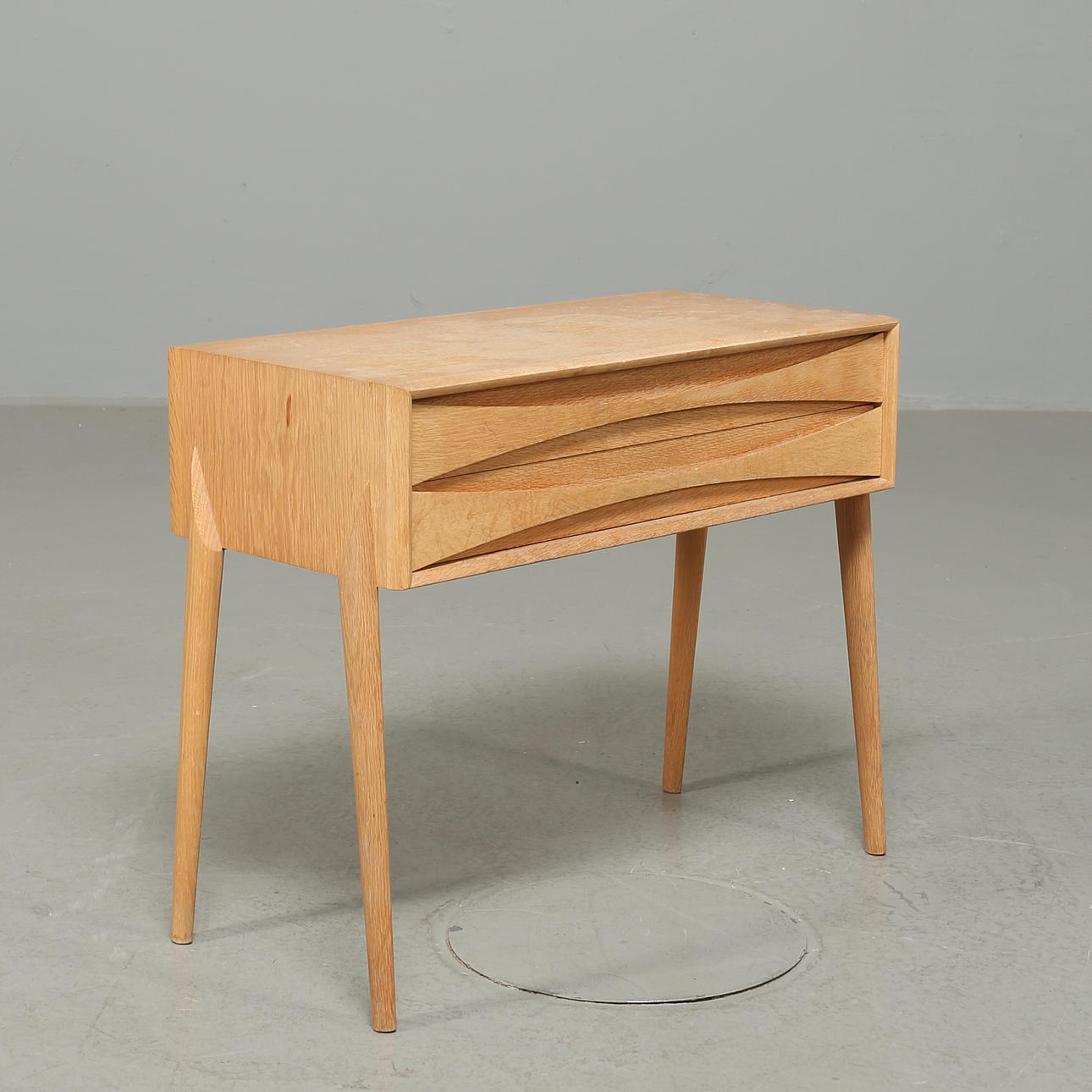 HALLMÖBEL, ek, 1900-talets andra hälft.