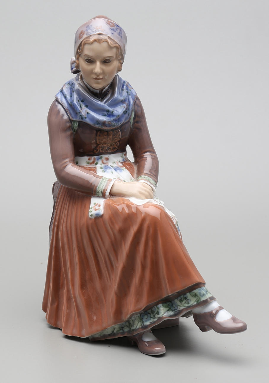 FIGURIN, porslin, Dahl Jensen, Copenhagen Denmark.