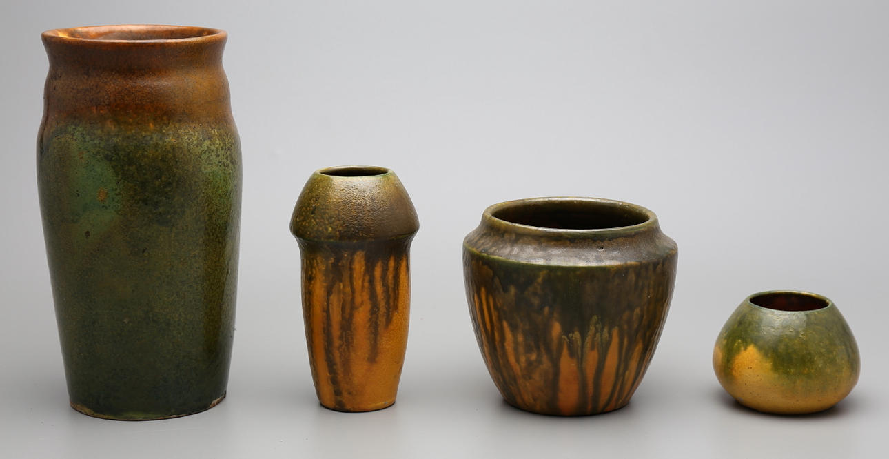 PARTI KERAMIKFÖREMÅL, 4 st, tidigt 1900-tal.