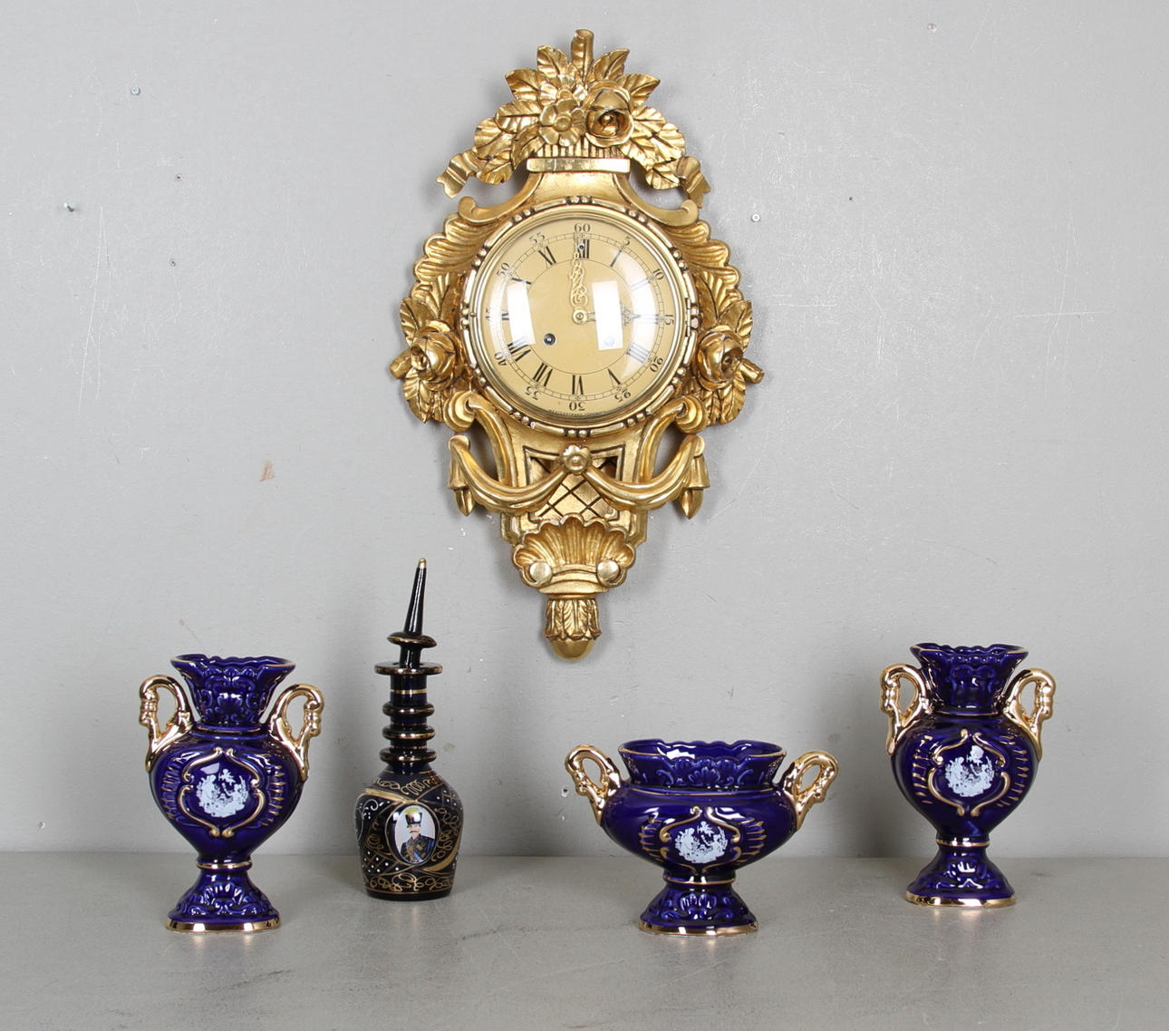 PENDYL, Gustaviansk-stil, 1900-tal, samt PORSLIN och GLAS, 4 del.