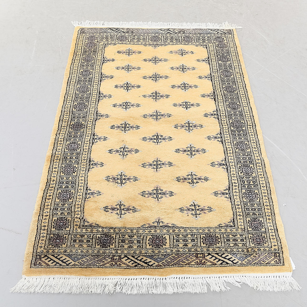 MATTA, ca 155x95 cm.