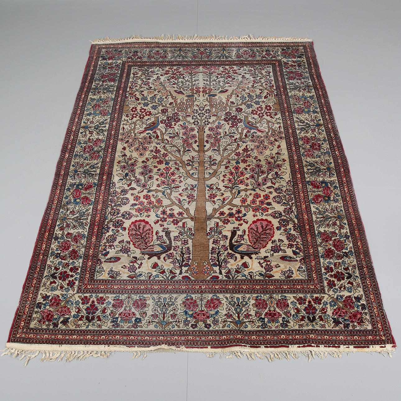 TÆPPE, Iran, 201 x 139 cm.