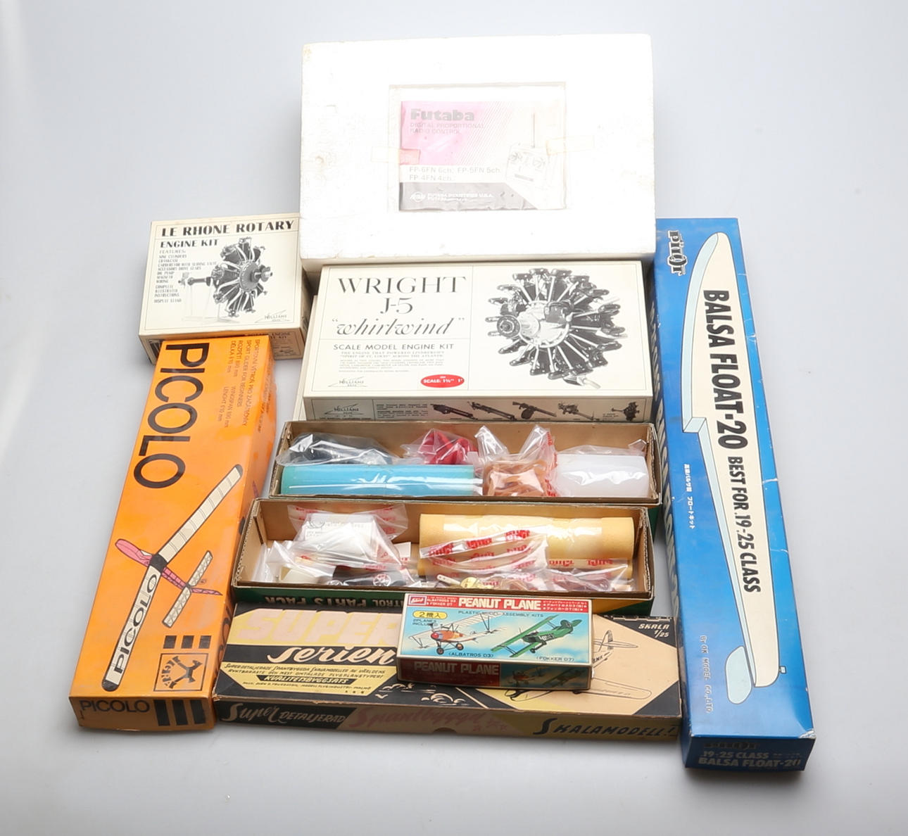 SAMLING delar till modellflygplan.