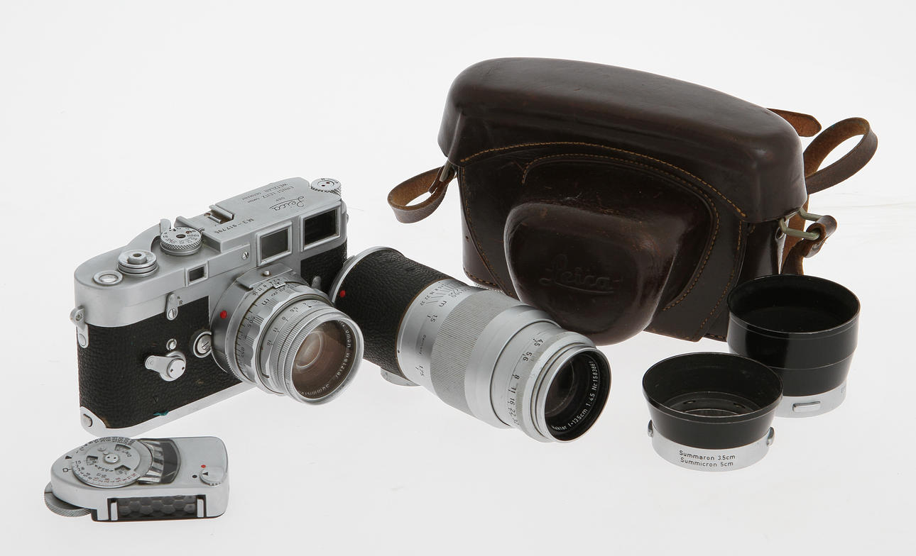 KAMERA , Leica M 3 - 917795 med tillbehör.