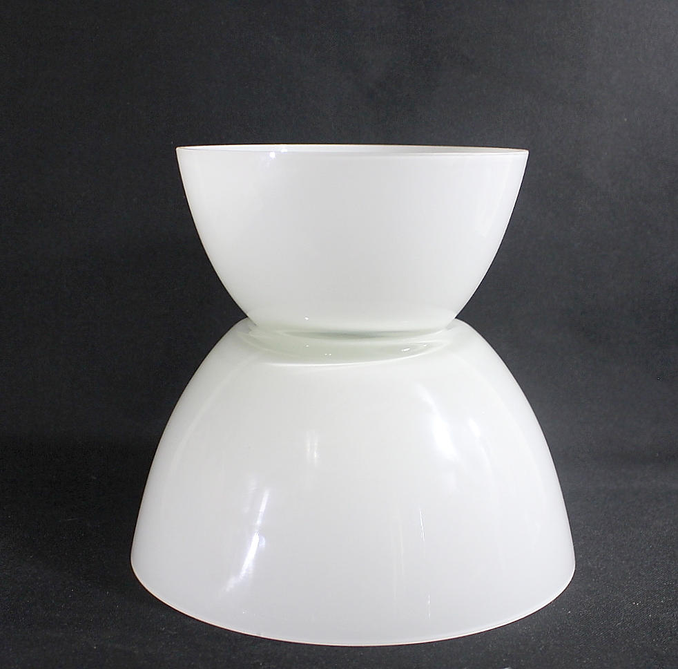 SKÅLAR, Glas med vit toning.