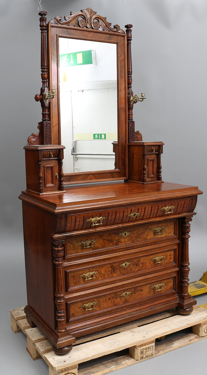 SPEGELBYRÅ, nyrenässans, 1800-tal.