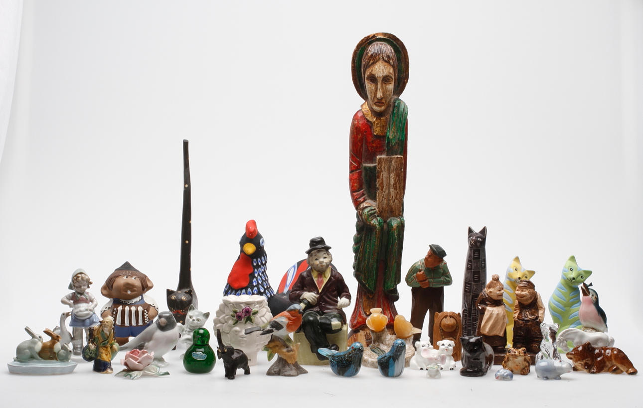 KERAMIKFÖREMÅL mm bl.a. figuriner, SAMLARTALLRIKAR, Bing & Gröndahl mfl.