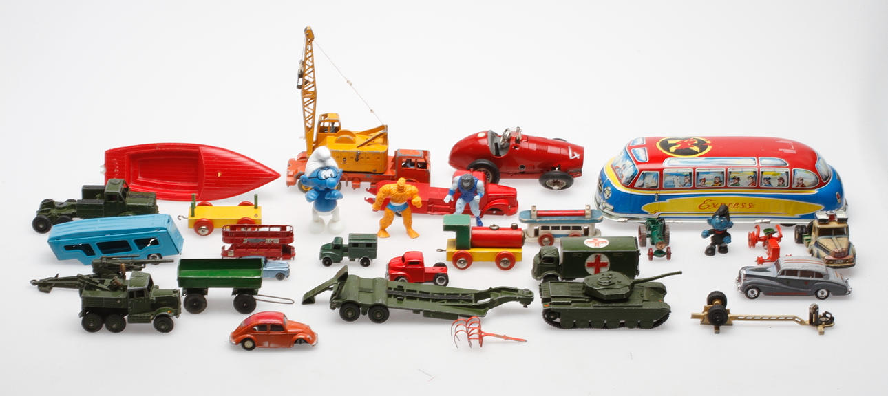 LEKSAKER, plast, plåt och trä, bl.a. Schuco, Tekno, Dinky Toys.