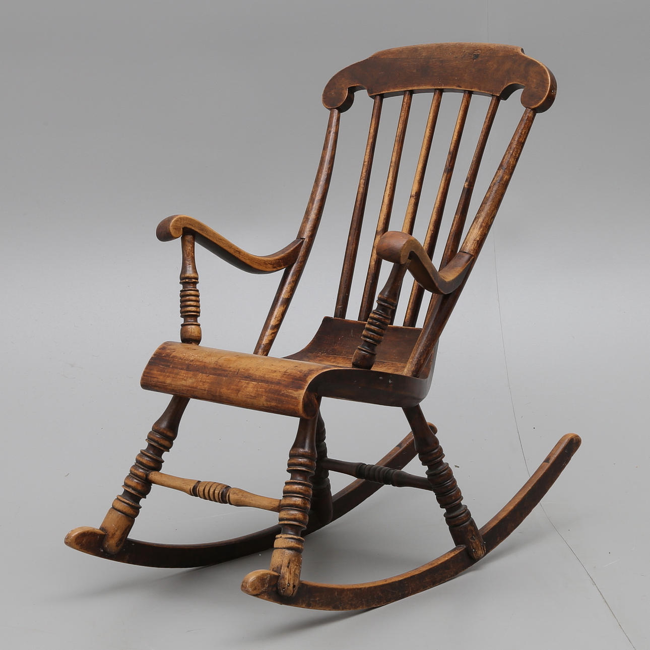 KINDERSTUHL, Birke gepolstert, um 1900.