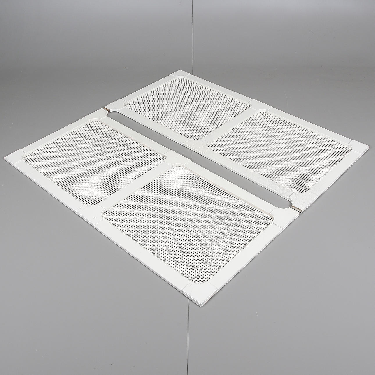 ELEMENTSKYDD, 2 st. rotting, trä, Lundbergs, 1900-tal.