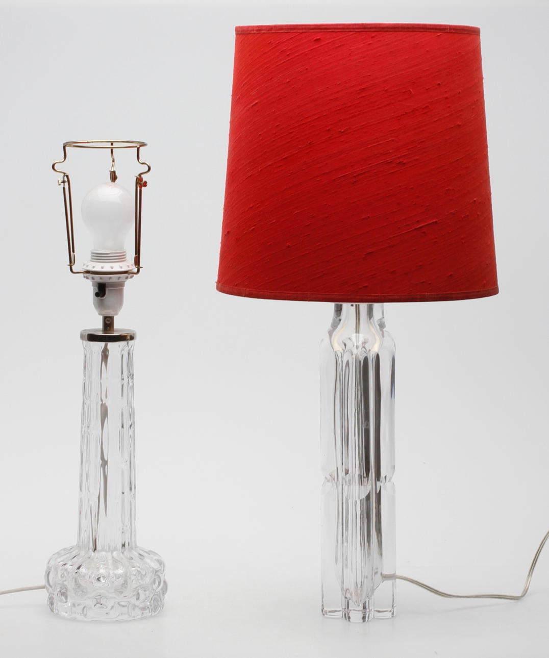 BORDSLAMPOR, 2 st, glas, Carl Fagerlund, Orrfeors samt Göran Wärff, Kosta.