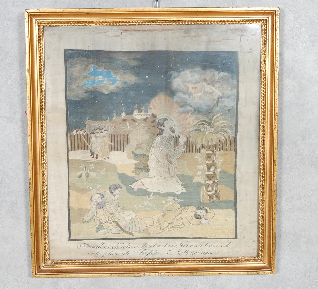 SIDENBRODERI, religiöstmotiv med bibelcitat 1800-talets första hälft.