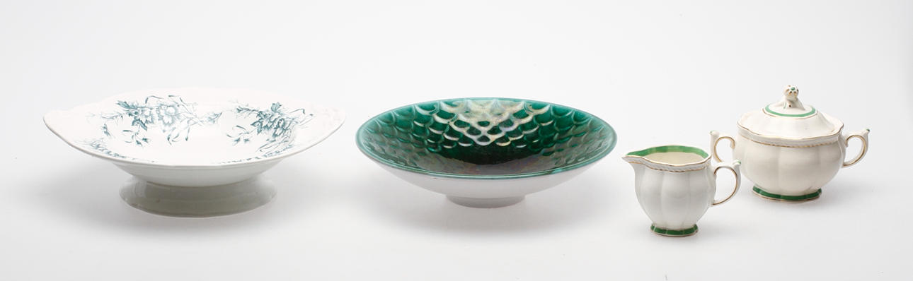 FAT, keramik, Vicke Lindstrand, Uppsala Ekeby, samt 3 delar porslin.