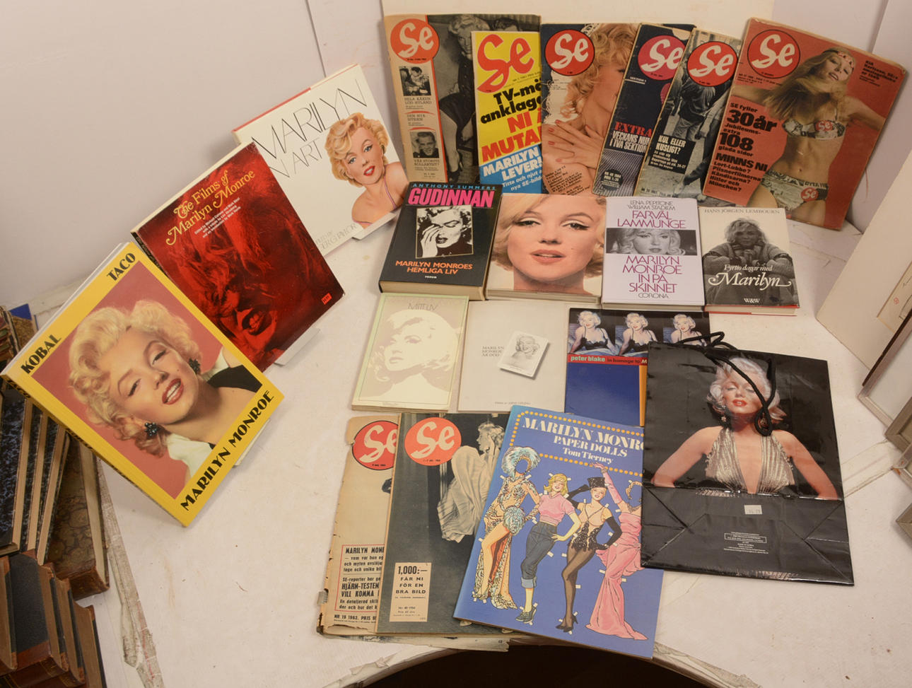 MARILYN MONROE. Book collection about Marilyn Monroe.