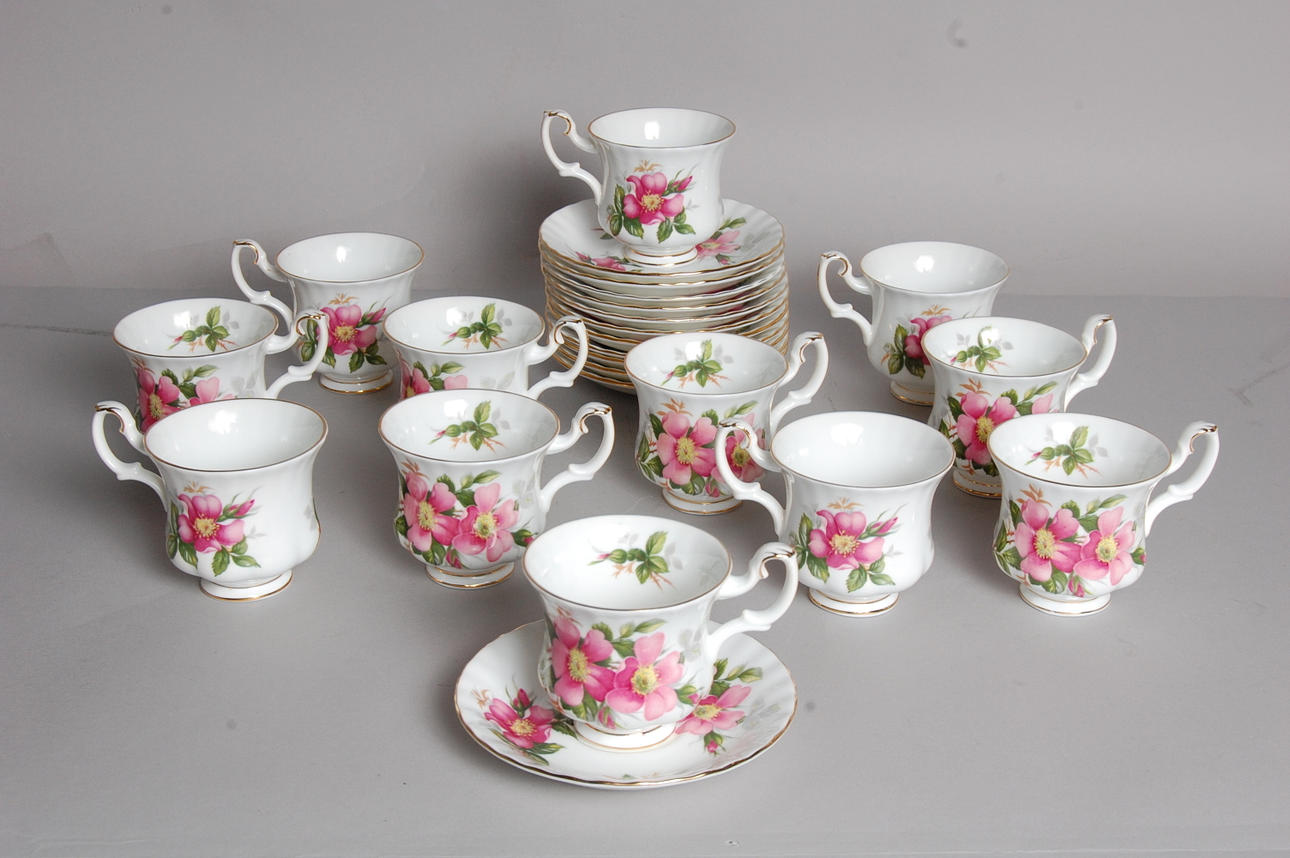 KAFFESERVIS, 24 delar, Royal Albert, " Praire Rose " oanvända.