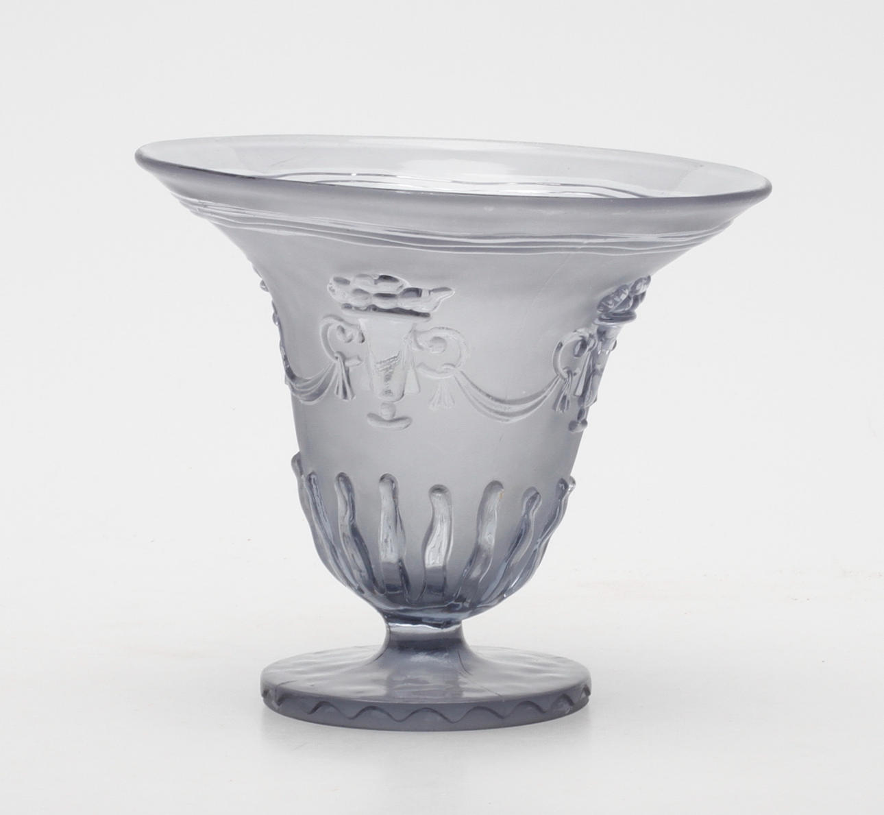 VAS, pressglas, Edvin Ollers, Elme Glasbruk, 1900-tal, sign.