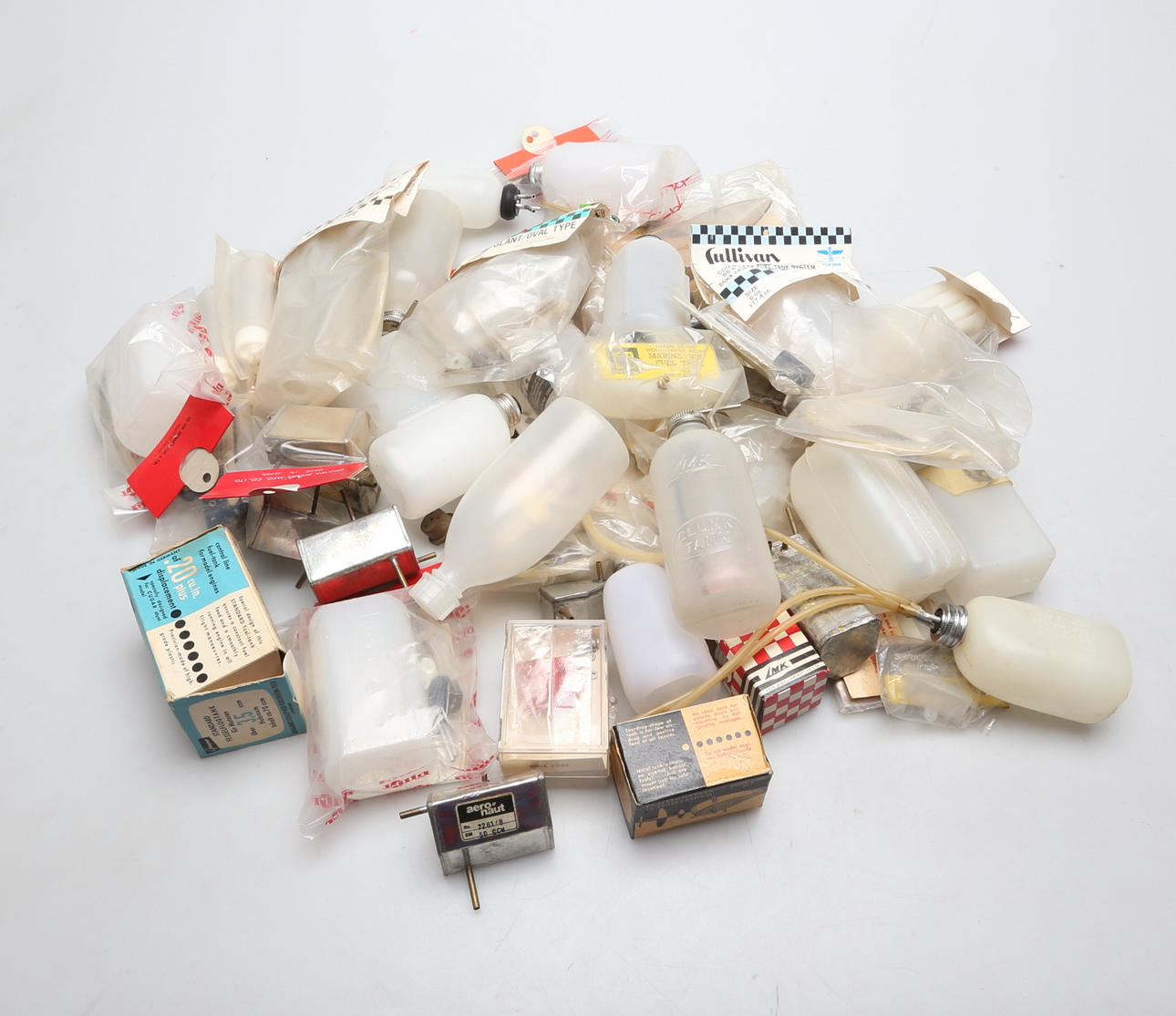 SAMLING, reservdelar till modellflygplan.