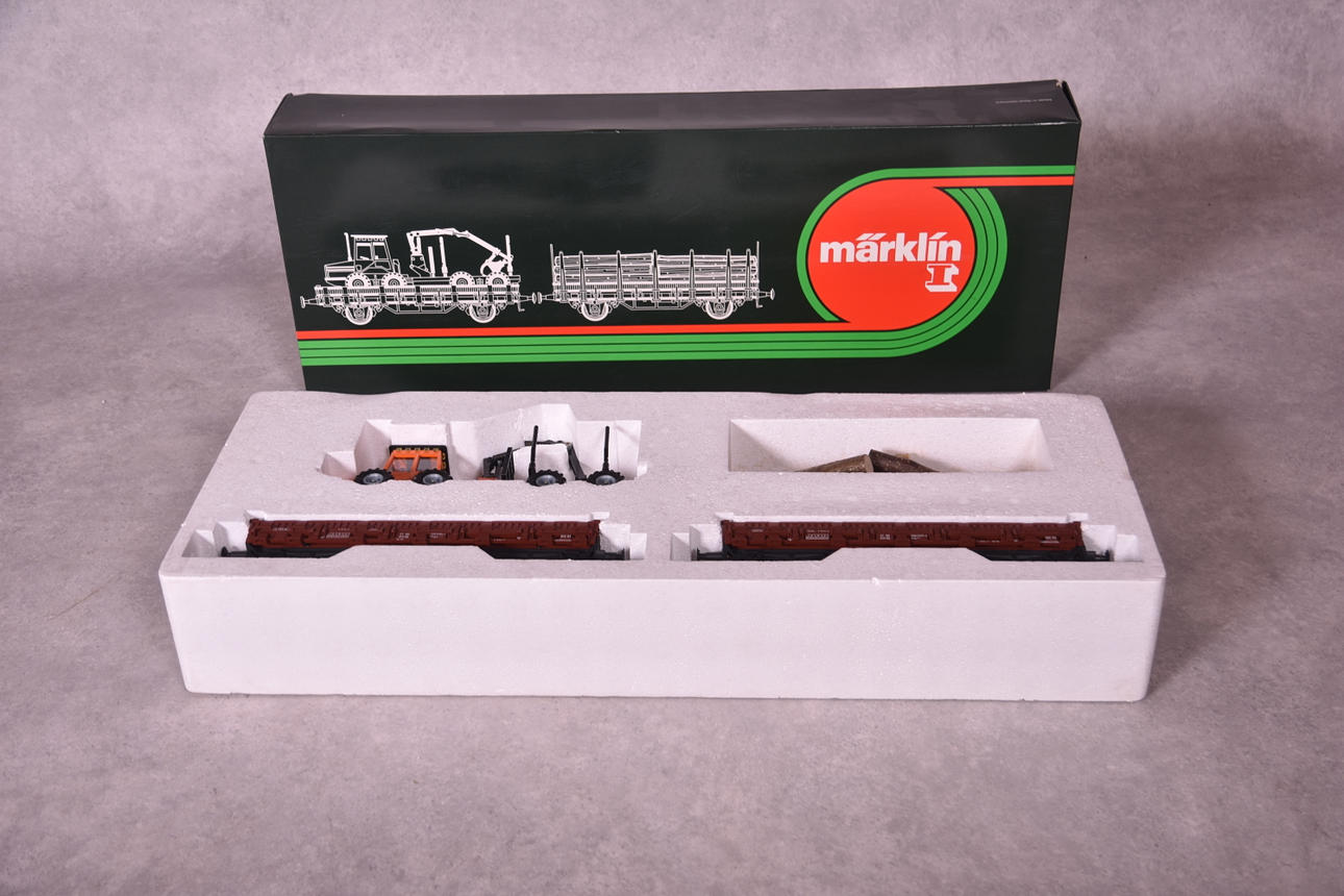 MÄRKLIN, Metsäkone kärryillä pahvia malli 85853.