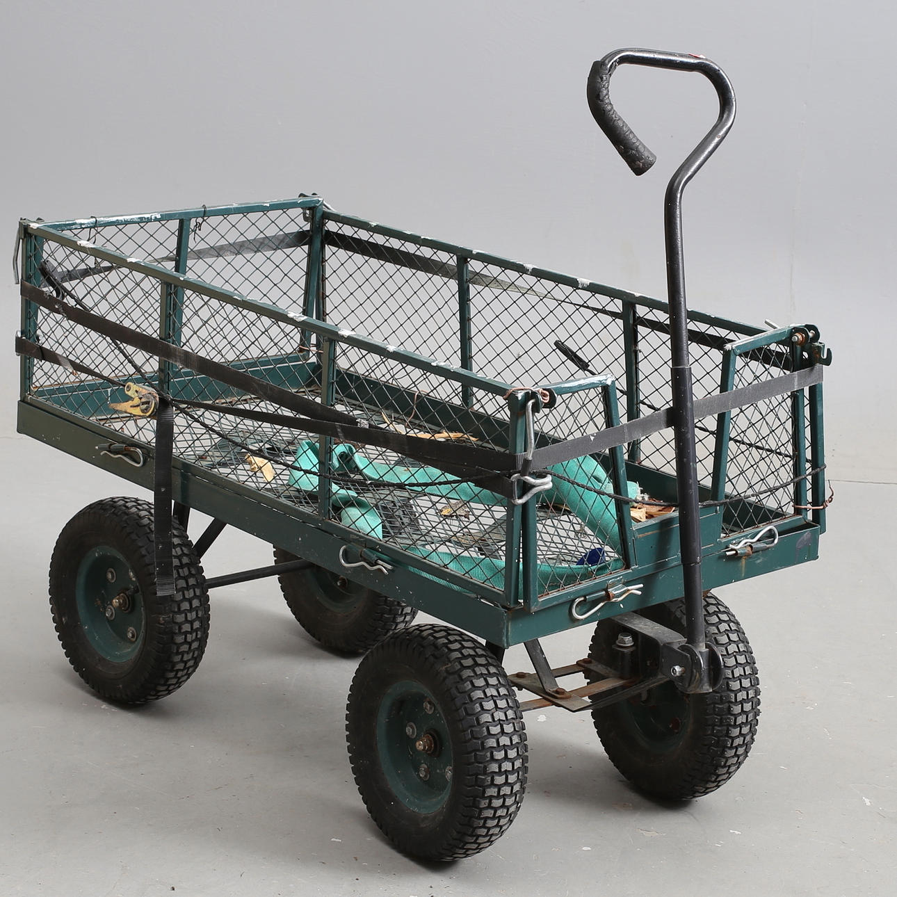 CARRO DE JARDÍN, con timón, giratorio, cama alta.